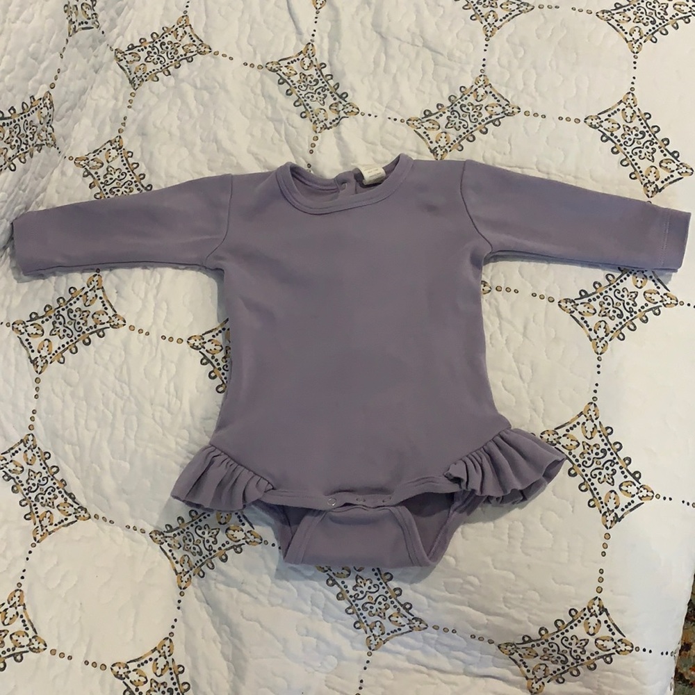 Kate quinn onesie size 6-12 EUC